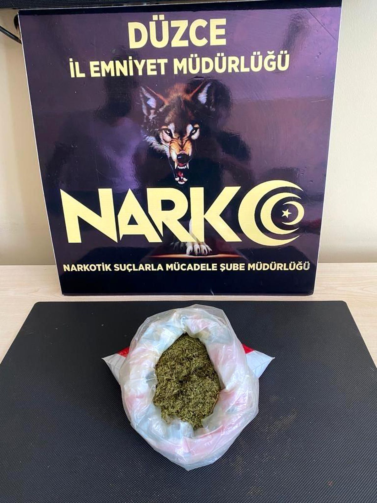 Uyuşturucu satıcısı otogarda yakalandı