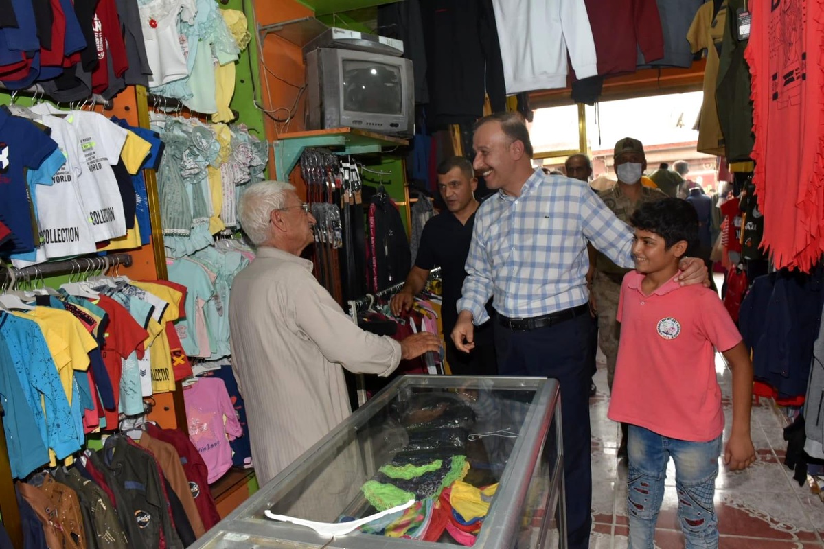 Vali Erin, Tel Abyad halkının yüzünü güldürdü
