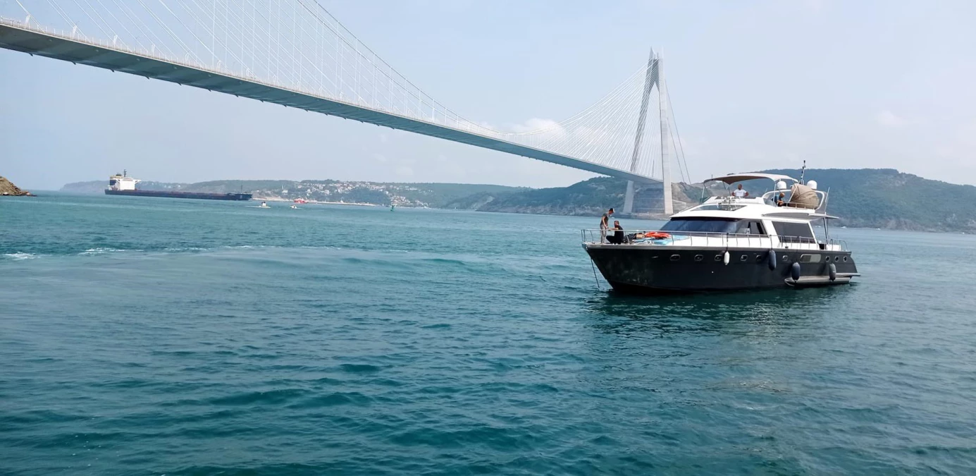 Yavuz Sultan Selim Köprüsü mevkiisinde arızalanan yat kurtarıldı