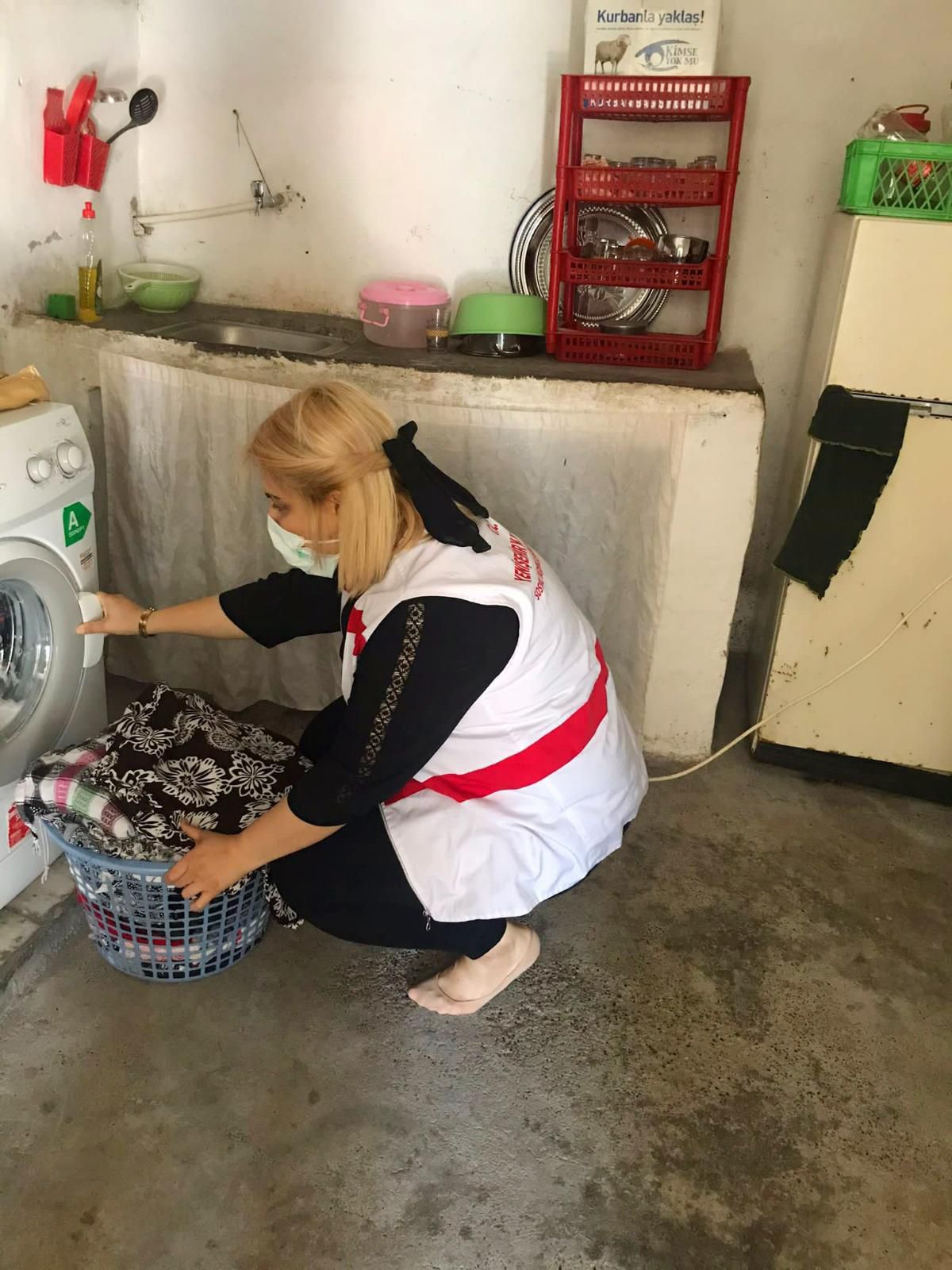 Yenişehir\'de kaymakamlık ve belediye ekipleri 250 evde bayram temizliği yaptı