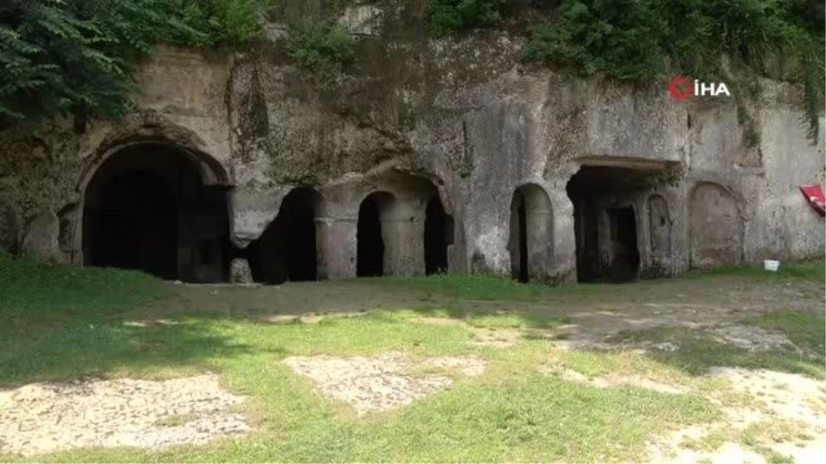 15 Asırlık kaya manastırı
