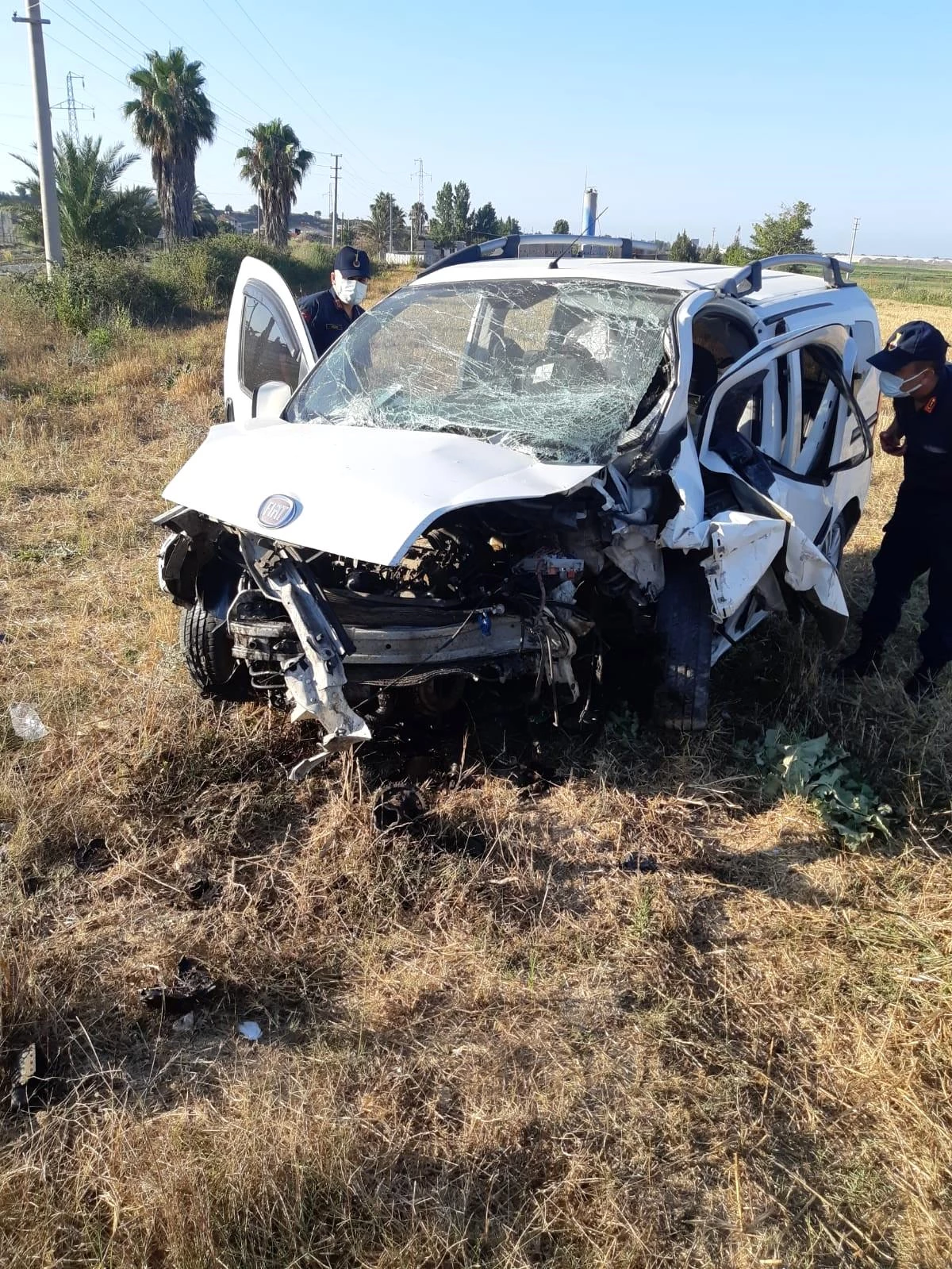 Antalya\'da feci kaza: Baba öldü, anne ve 2 çocuğu yaralandı