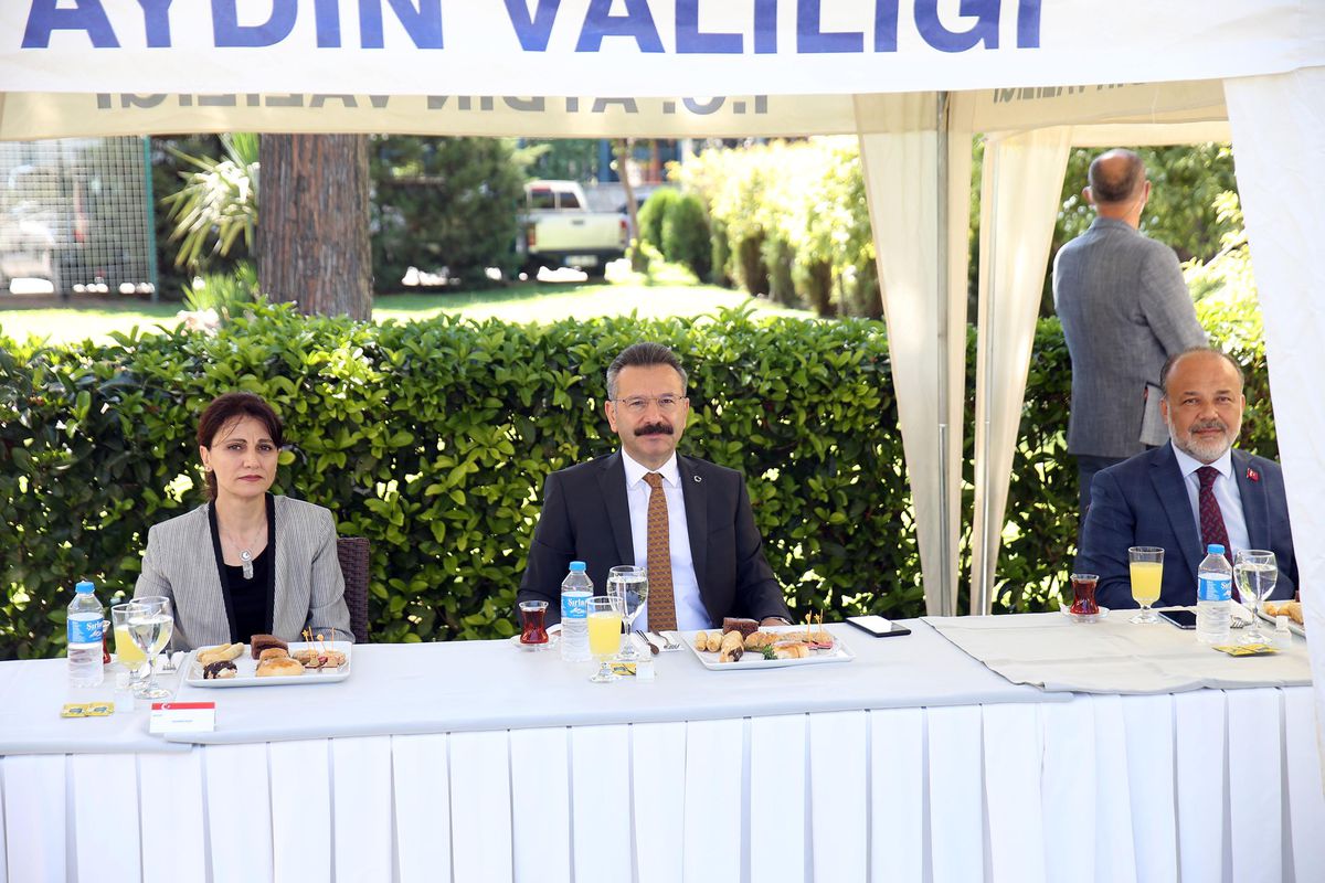 Aydın\'da il protokolü bayramlaştı