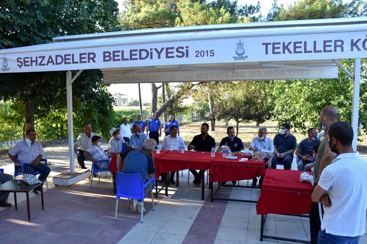 Başkan Çelik vatandaşlarla bayramlaştı