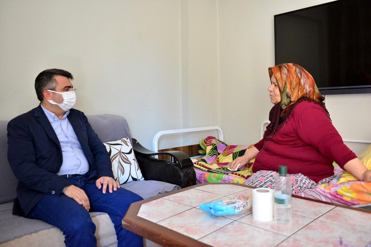 Başkan Yılmaz\'dan Münevver Teyze\'ye bayram ziyareti
