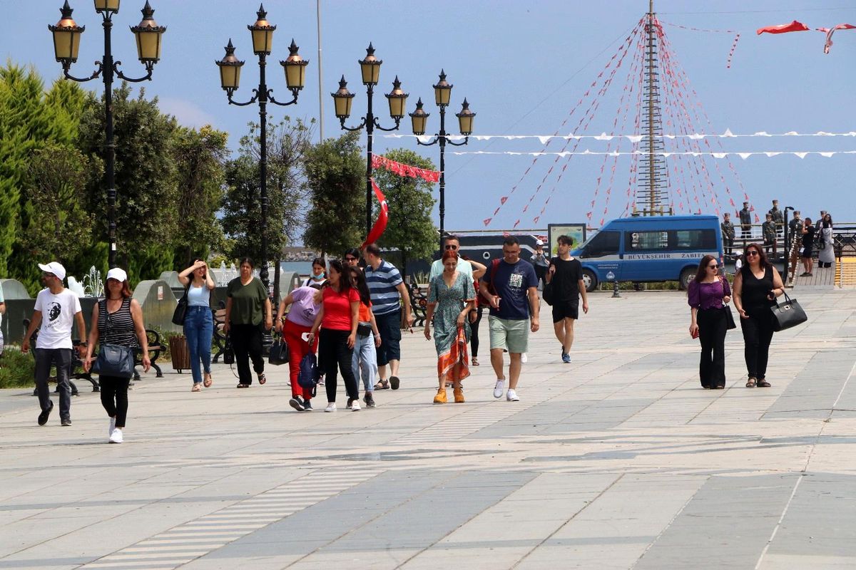 Bayramı gezerek ve eğlenerek değerlendirdiler