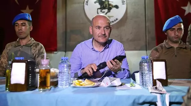 Cumhurbaşkanı Erdoğan, Bakan Soylu aracılığıyla Cudi Dağı'ndaki askerin bayramını kutladı Cumhurbaşkanı Erdoğan, Bakan Soylu aracılığıyla Cudi Dağı'ndaki askerin bayramını kutladı