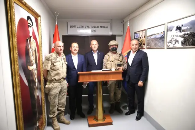 Cumhurbaşkanı Erdoğan, Bakan Soylu aracılığıyla Cudi Dağı'ndaki askerin bayramını kutladı Cumhurbaşkanı Erdoğan, Bakan Soylu aracılığıyla Cudi Dağı'ndaki askerin bayramını kutladı