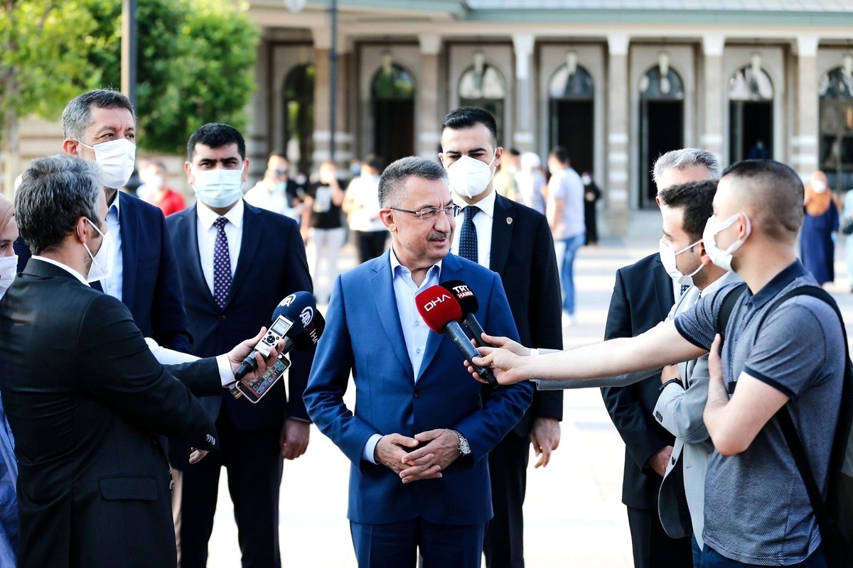 Son dakika haberi | Cumhurbaşkanı Yardımcısı Oktay, bayram namazının ardından açıklamalarda bulundu