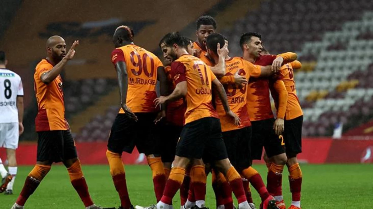 Galatasaray\'da 3 isim kadro dışı kaldı! Taylan Antalyalı, DeAndre Yedlin ve Emre Akbaba, PSV maçının kamp kadrosuna alınmadı