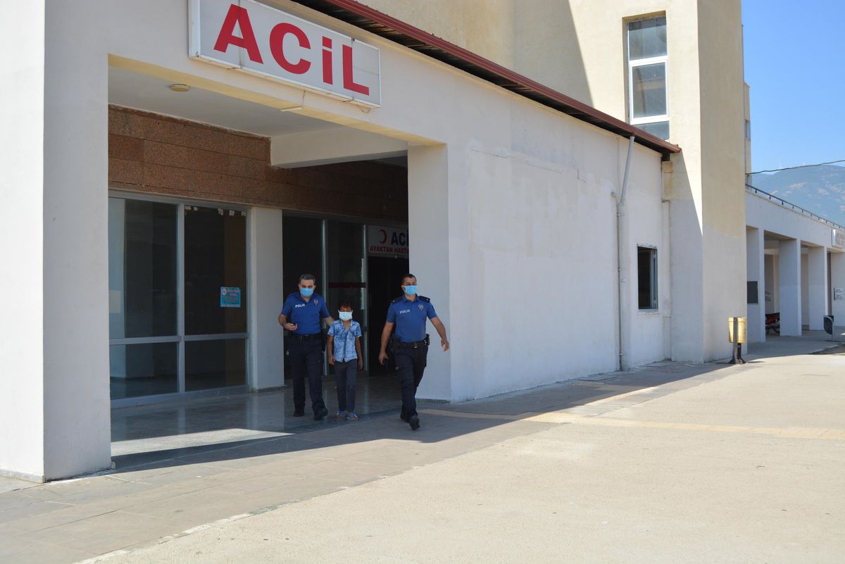 Son dakika haberleri | Gaziantep\'te kaybolan çocuk polis ekiplerince ailesine teslim edildi