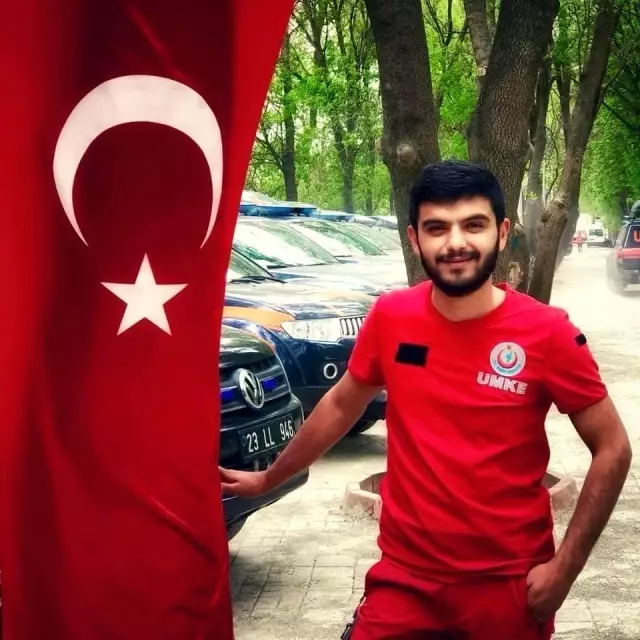 Hastaneye yetişmeye çalışan ambulans kaza yaptı! Şoför hayatını kaybetti, 5 kişi de yaralandı Hastaneye yetişmeye çalışan ambulans kaza yaptı! Şoför hayatını kaybetti, 5 kişi de yaralandı
