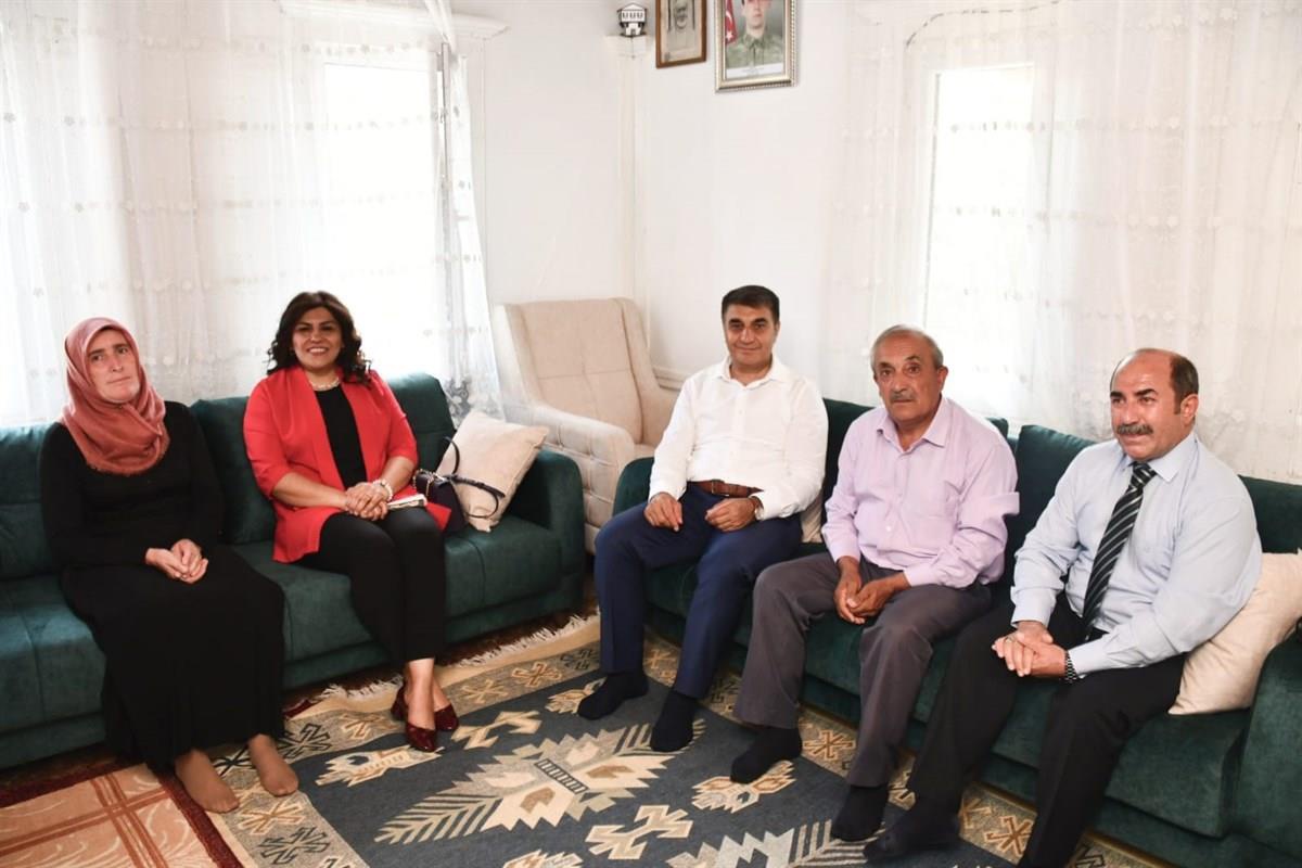 Son dakika haberleri | Karabük Valisi Gürel, şehit aileleri ve gazilerle bayramlaştı