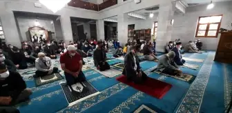 Kars'ta Bayram namazında camiler doldu