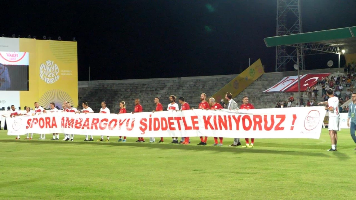 Kıbrıs\'ta şöhretler maçında dünyaya mesaj: "Sporda ambargoya hayır"