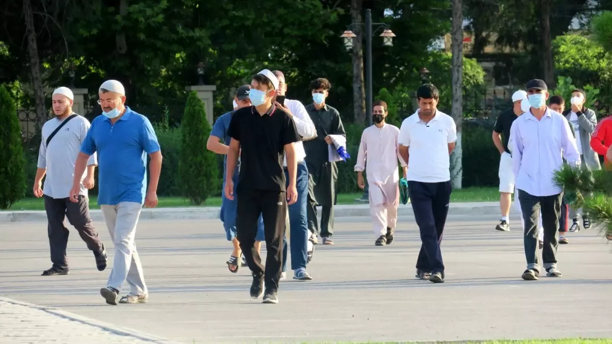 Kırgızistan\'da Kurban Bayramı namazı camilerde kılındı