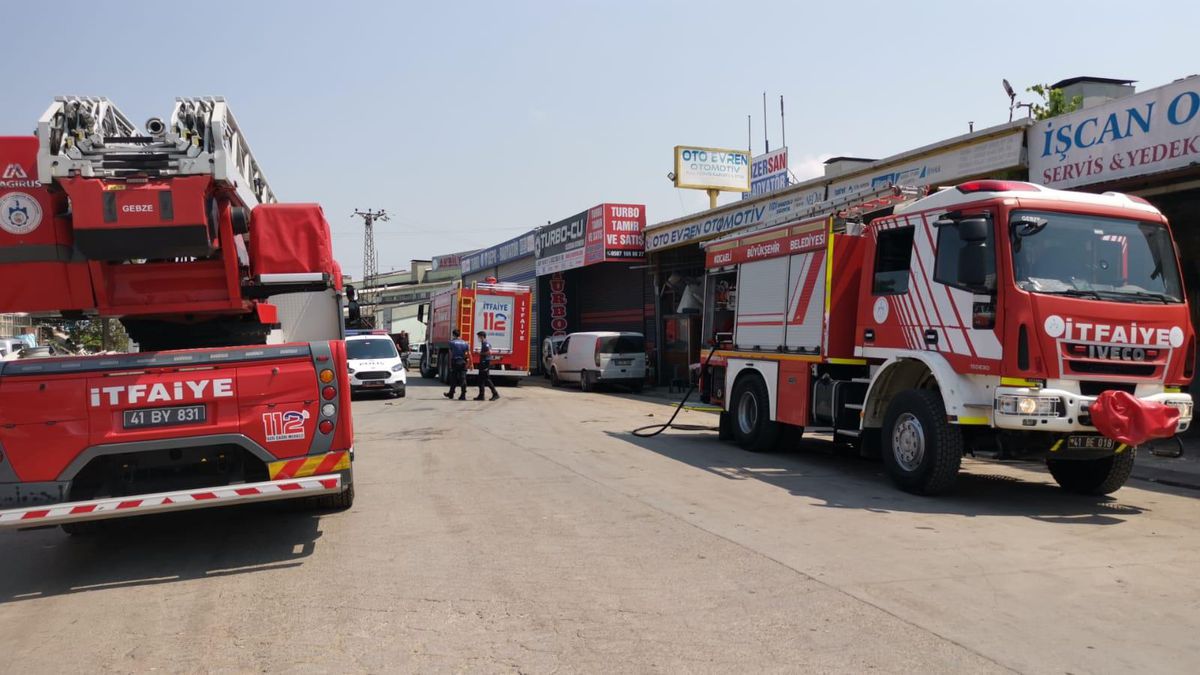 Son dakika haberleri... Kocaeli\'de iş yerinde çıkan yangında 2 kişi dumandan etkilendi