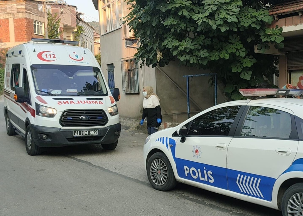 Kocaeli\'de kardeşler arasında bıçaklı kavga: 1 yaralı