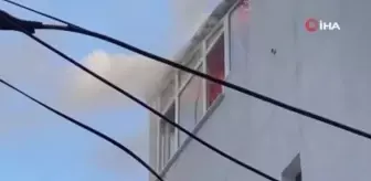 Son dakika haberleri... Kurban Bayramı'nda yangın paniği: 4 katlı binanın çatı katı alev alev yandı