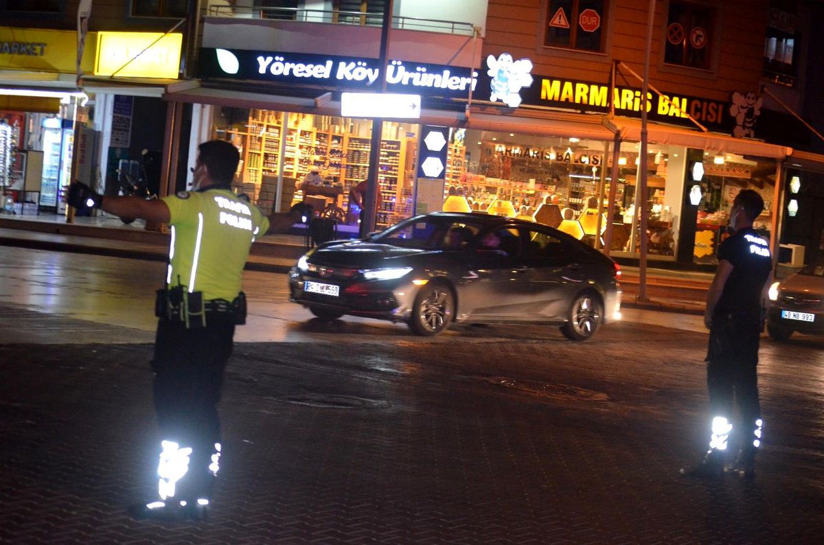 Marmaris\'te trafik ekiplerinin bayram mesaisi