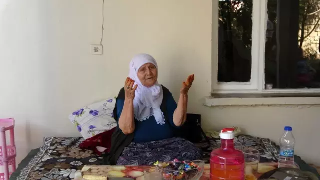 Meryem nineye Mehmetçik'ten duygulandıran bayram ziyareti Meryem nineye Mehmetçik'ten duygulandıran bayram ziyareti