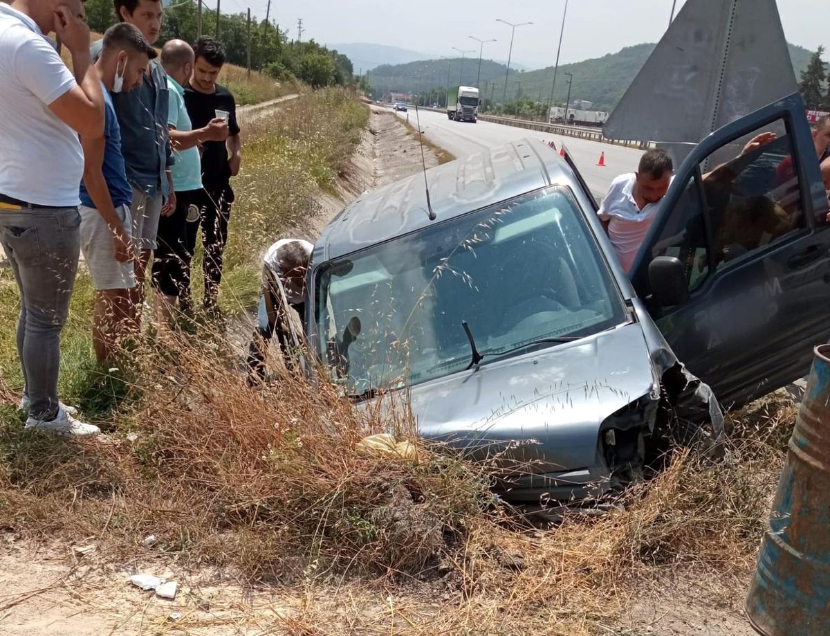 Samsun\'da hafif ticari araç su kanalına girdi: 6 yaralı