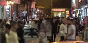 Yüksekova'da bayram alışverişi yoğunluğu gece geç saatlere kadar sürdü