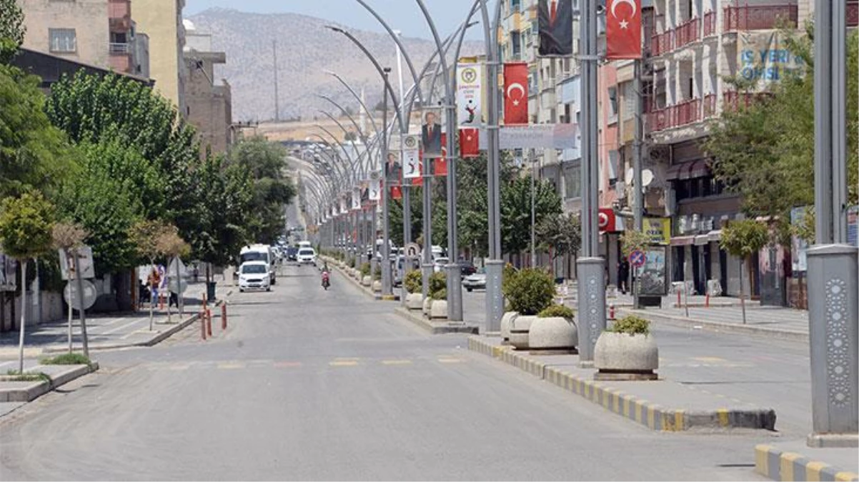 Türkiye\'nin sıcaklık rekoru Cizre\'de kırıldı! Termometreler 49 dereceyi gösterdi, sokaklar bomboş kaldı