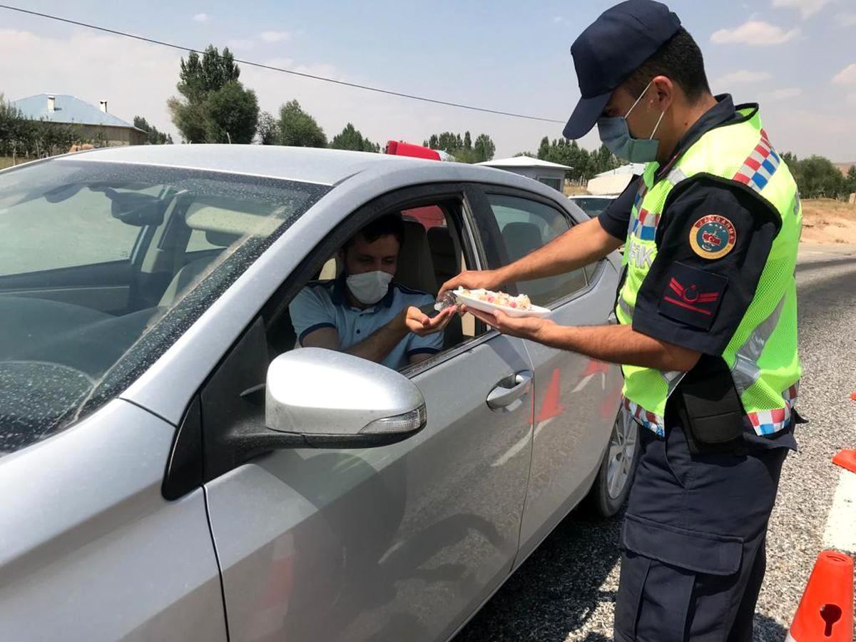 Başkale\'de jandarma bayram denetimlerini sürdürüyor