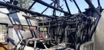 Denizli'de tekstil atölyesi ve yanındaki otomobil yandı