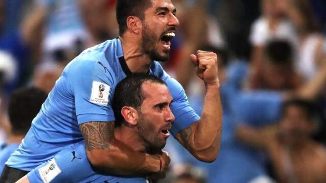 Dünyaca ünlü futbolcu Diego Godin, Beşiktaş'tan teklif aldığını duyurdu Dünyaca ünlü futbolcu Diego Godin, Beşiktaş'tan teklif aldığını duyurdu