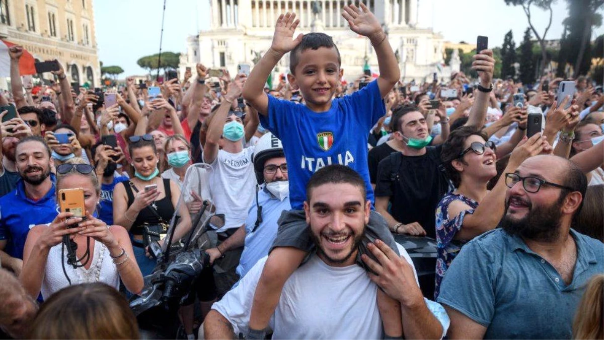 EURO 2020: İtalya\'nın şampiyonluğu kutlamaları sonrası Roma\'da Covid-19 vakaları 5 katına çıktı