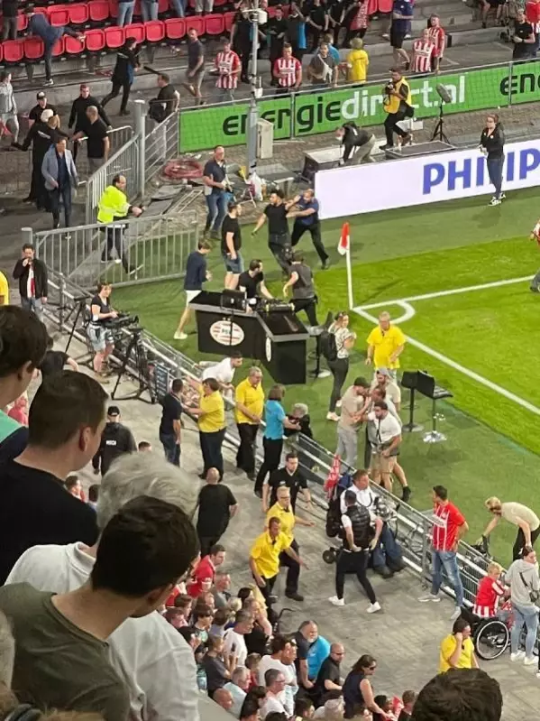 Galatasaray maçının devre arasında gerginlik Galatasaray maçının devre arasında gerginlik
