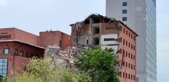 (DRONE) Haydarpaşa Numune Hastanesi'nde 6 yıldır kullanılmayan 8 katlı binanın yıkımına başlandı