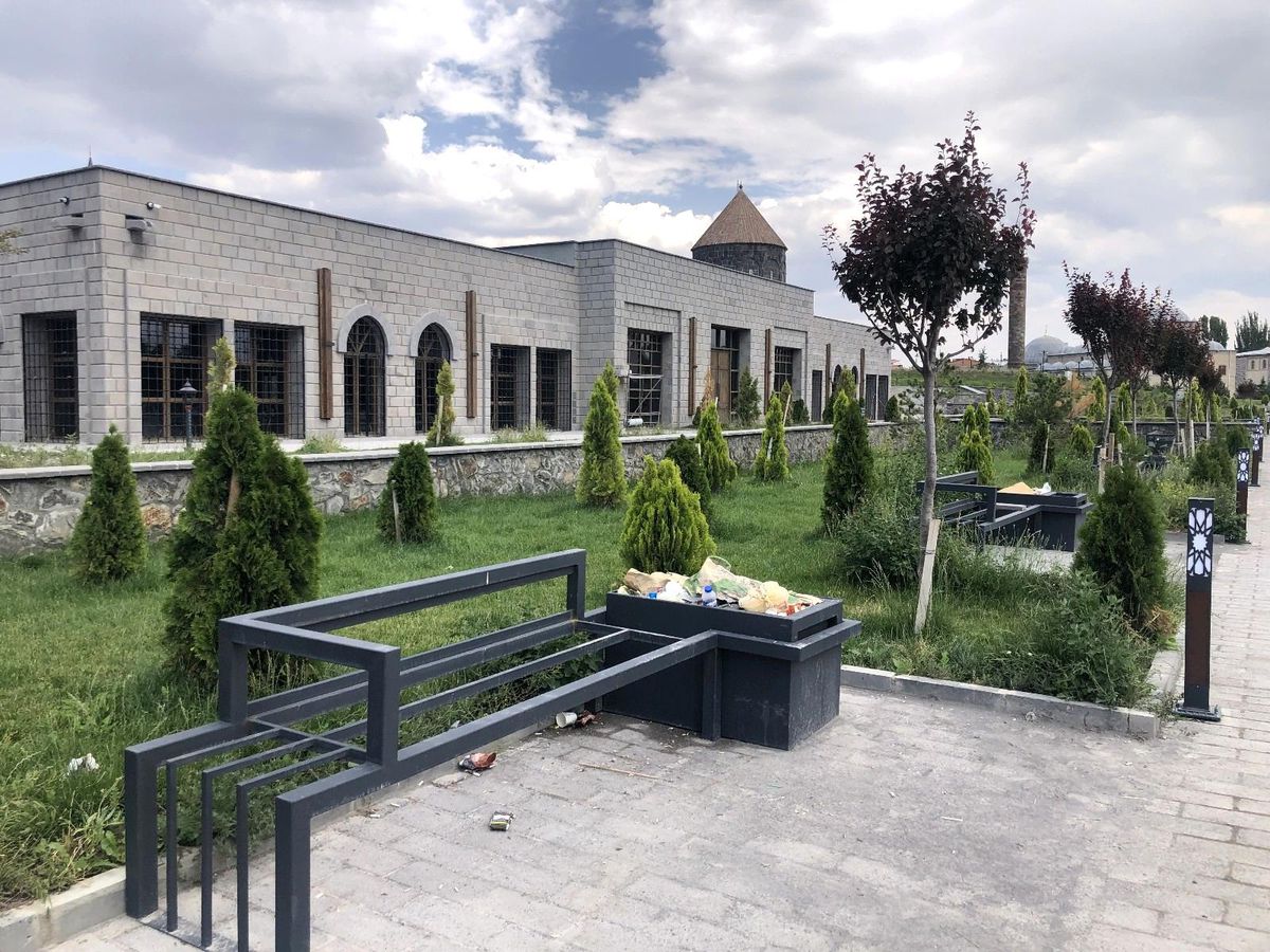 Kars Bedesten bölgesinden çöpler alınmıyor