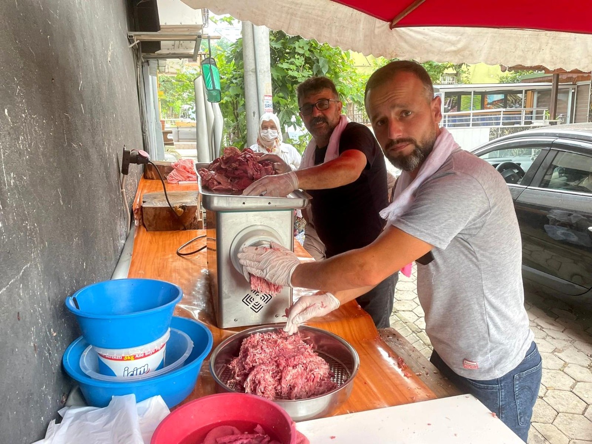 Kasap ve marketlerde kıyma çektirme yoğunluğu