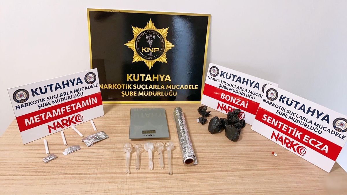 Kütahya\'da uyuşturucu ticareti yaptıkları iddiasıyla yakalanan 2 zanlı tutuklandı
