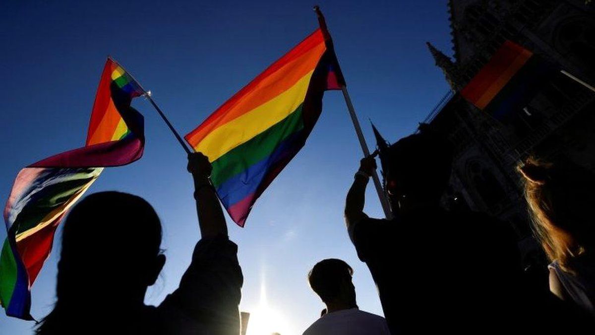 Macaristan Başbakanı Orban, homofobi eleştirilerine yol açan adımların ardından LGBTİ haklarını referanduma götürüyor