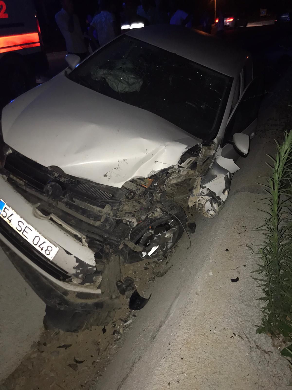 Sakarya\'da iki otomobil çarpıştı: 5 yaralı