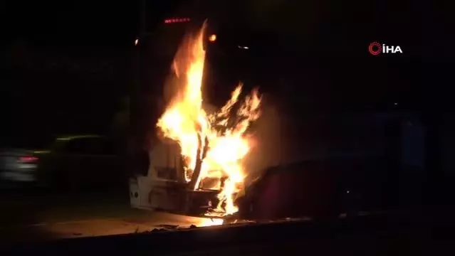 Diyarbakır&#39;da faciadan dönüldü: Yolcu otobüsü seyir halindeyken cayır cayır  yandı - Son Dakika