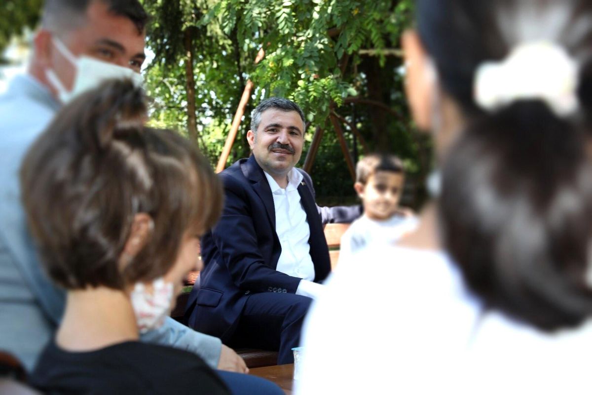 Son dakika haber: Vali Atay çocukların bayram sevinçlerine ortak oldu