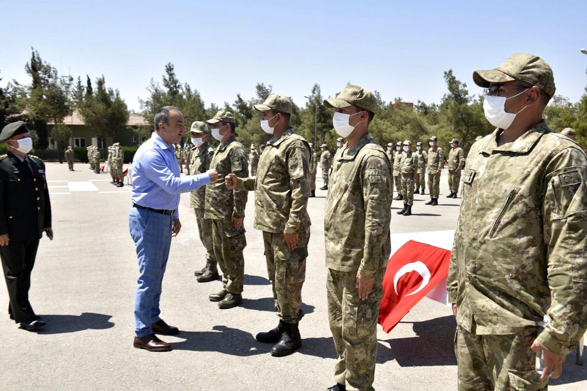 Vali Soytürk Mehmetçiklerle bayramlaştı