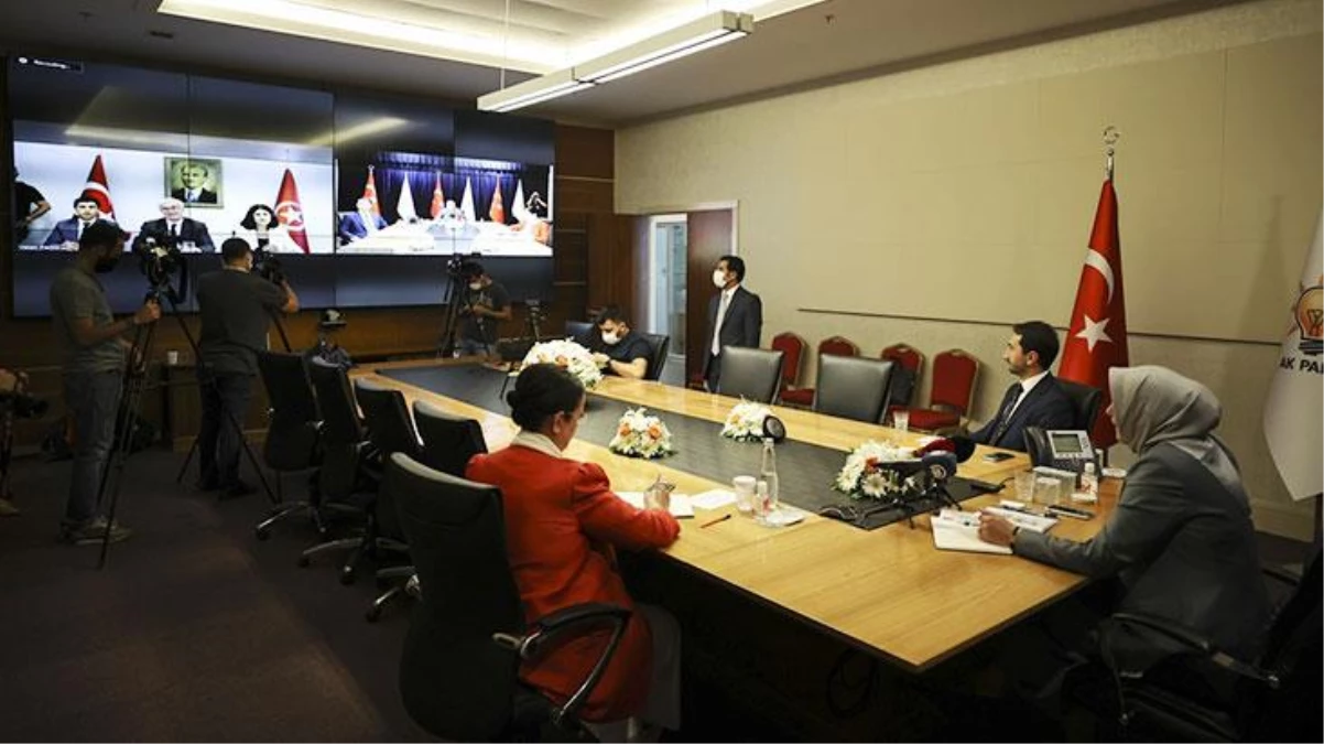 Siyasi partiler videokonferans yoluyla bayramlaştı! AK Parti ve CHP\'den "Aşı olun" çağrısı yapıldı