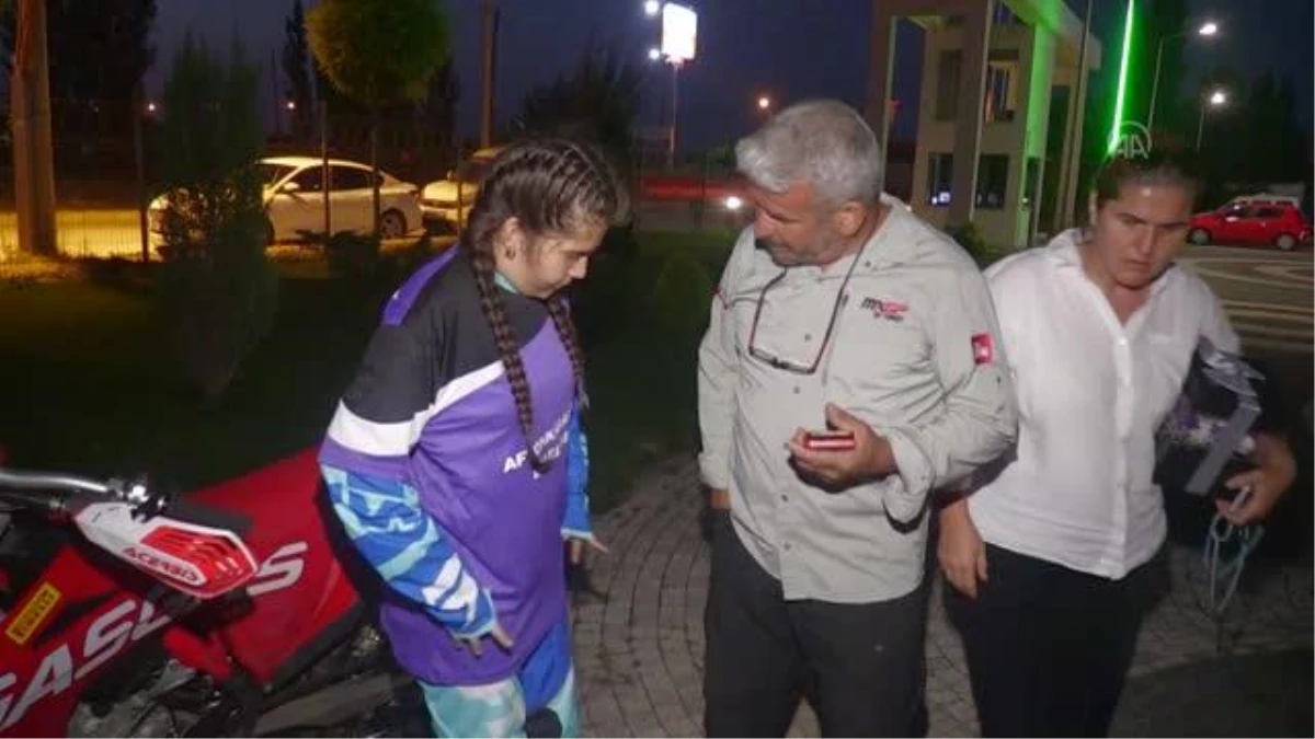 AFYONKARAHİSAR - Dünya Kadınlar Motokros Şampiyonası\'nda Türkiye\'yi temsil edecek Yıldırım, sanatçı İrem Derici\'yle buluştu