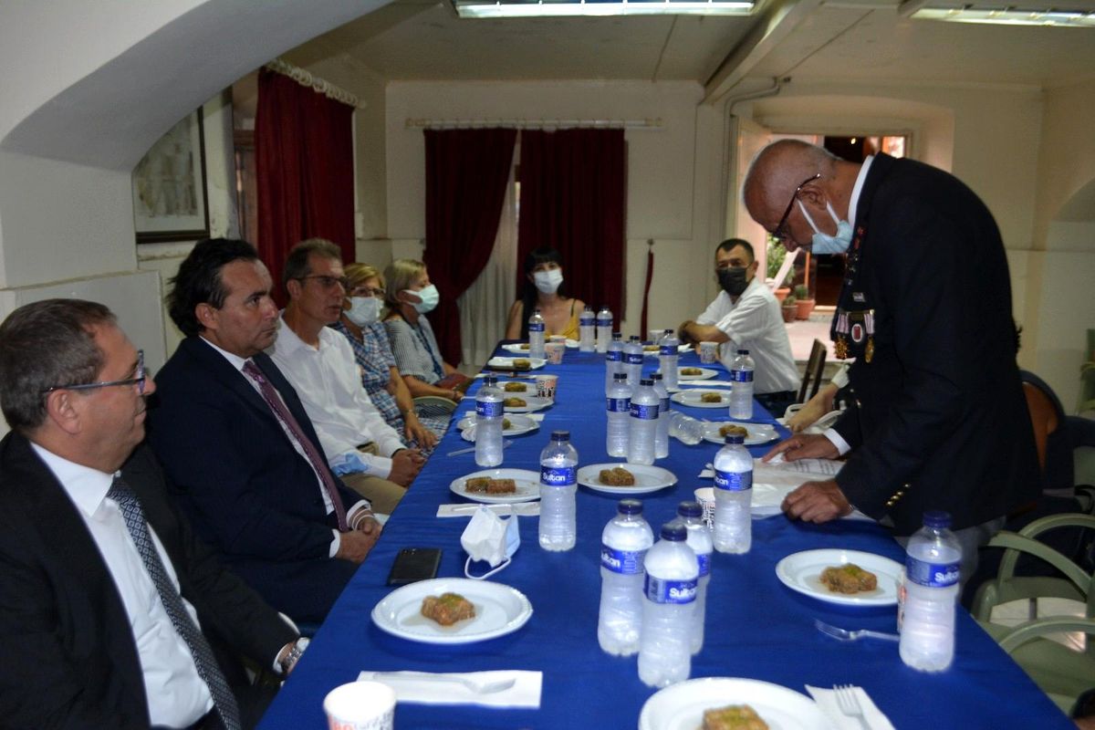 Ayvalık\'ta protokol bayramlaştı