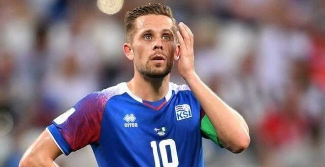 Çocuklara cinsel tacizde bulunduğu iddiasıyla yargılanan Evertonlı Sigurdsson'un eşi evi terk etti Çocuklara cinsel tacizde bulunduğu iddiasıyla yargılanan Evertonlı Sigurdsson'un eşi evi terk etti
