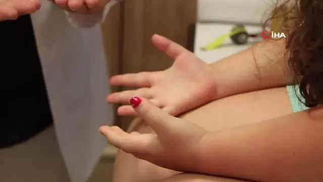 Doktorun tesadüfen muayene ettiği minik kız kör olmaktan kurtuldu Doktorun tesadüfen muayene ettiği minik kız kör olmaktan kurtuldu