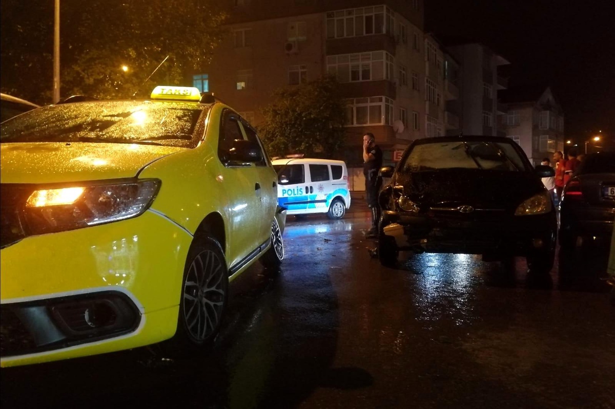 Ereğli\'de 3 aracın karıştığı zincirleme kaza: 2 yaralı