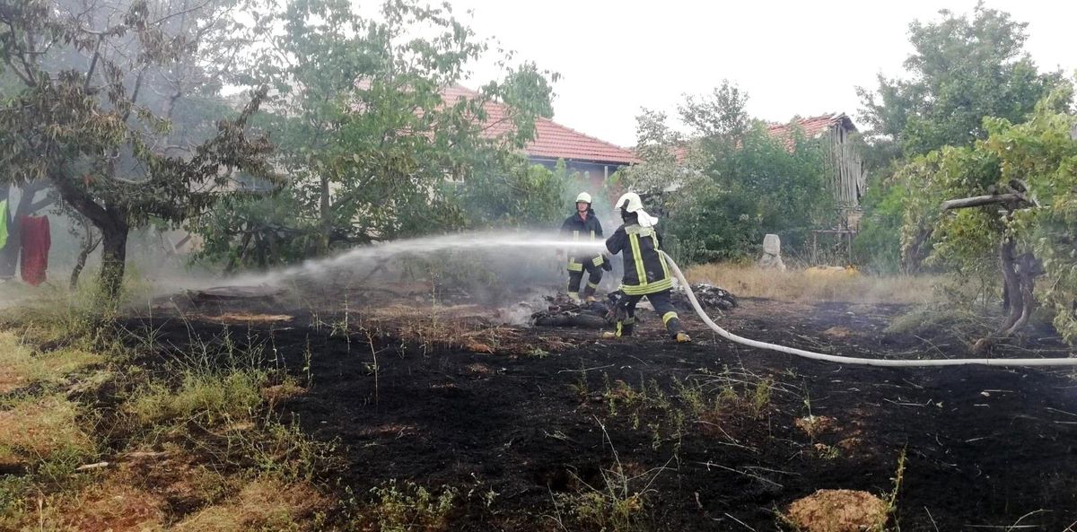 İtfaiyeciler ziyareti yarıda bırakıp yangına koştu