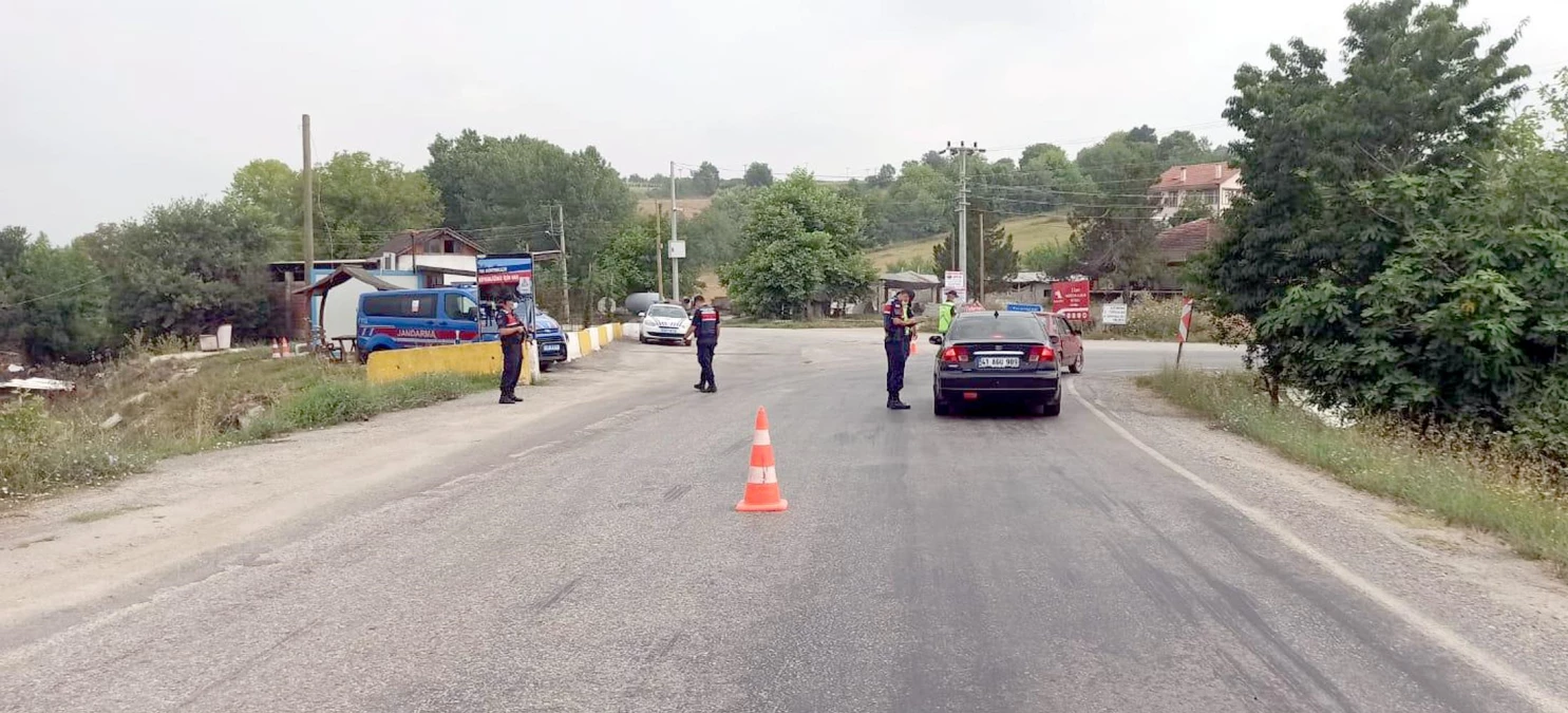 Karamürsel Jandarma Asayiş ve Trafik timleri bayram mesaisinde